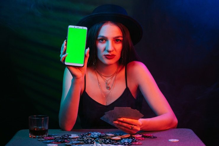 Filipino players enjoying pera789 on mobile devices